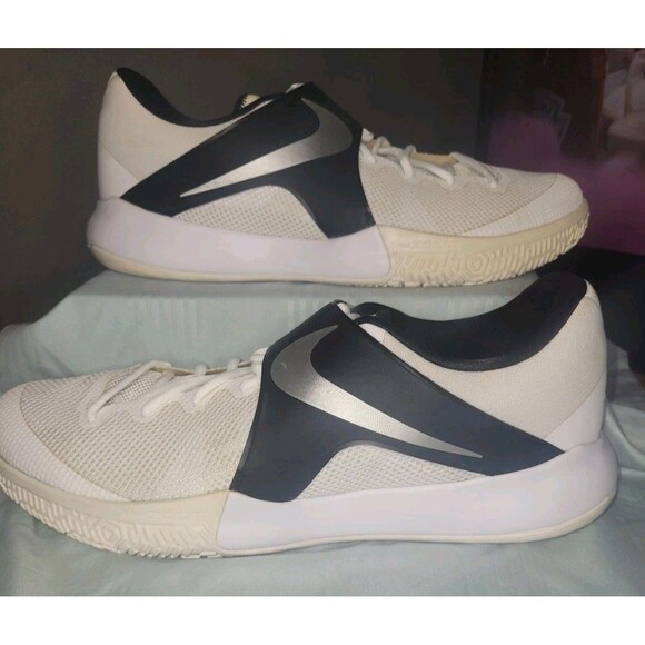 Nike Zoom Live White/ Black Model 902590-141 Size  US 16.5 Athletic Sports - Picture 1 of 7